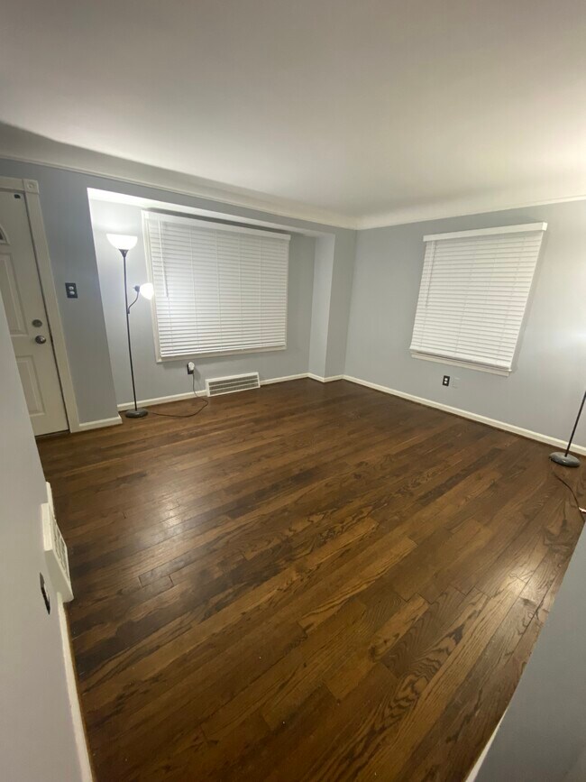 Foto del edificio - 24120 Chicago St