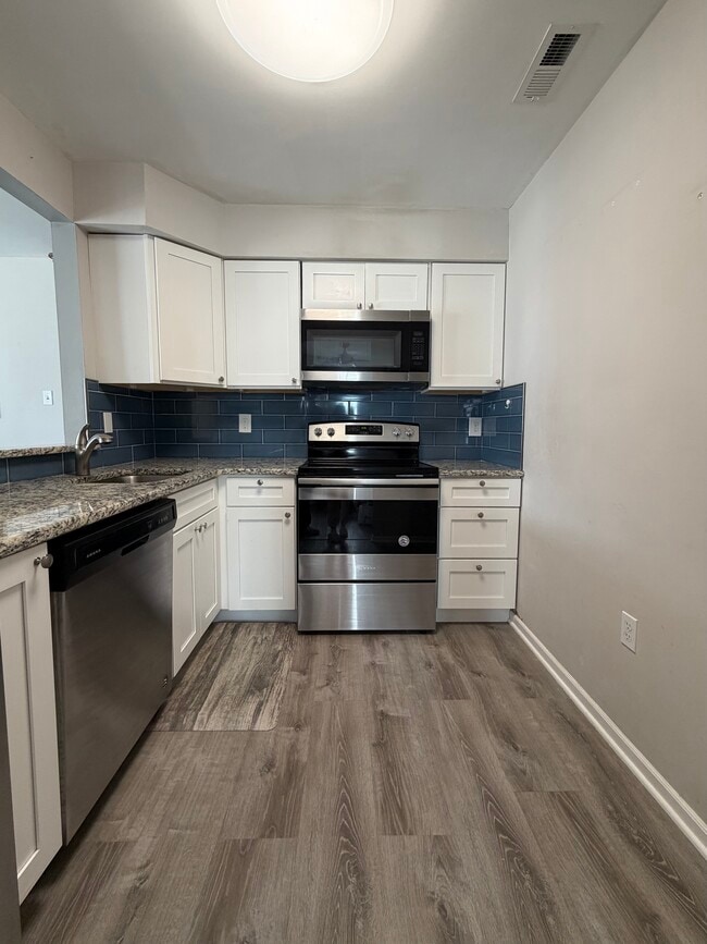 Foto del edificio - 701 Mews Dr