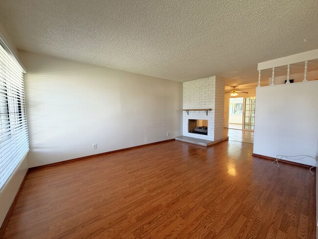 Building Photo - Desirable South East Three Bedroom Home