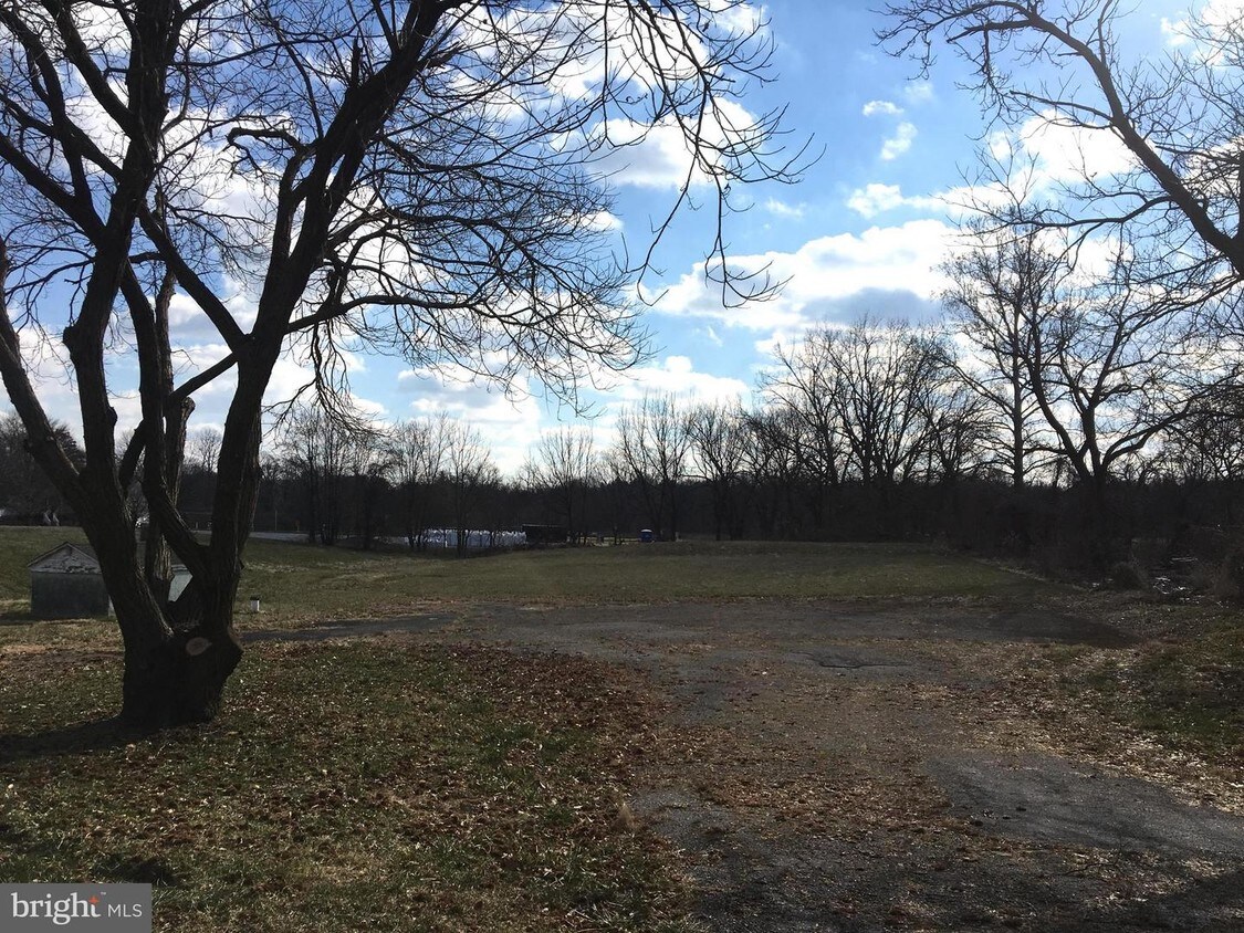 Primary Photo - 871 Valley Rd