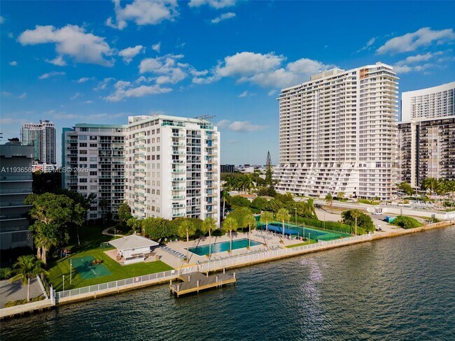 Foto del edificio - 3301 NE 5th Ave