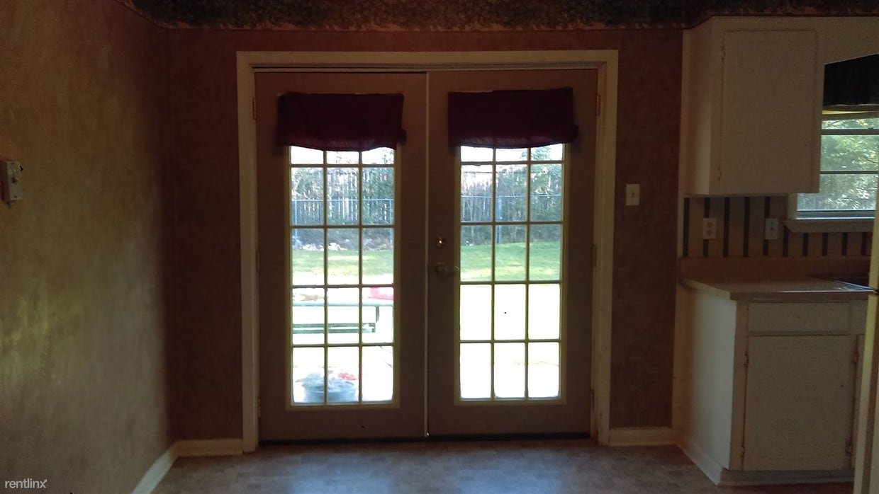Building Photo - 3251 Redwood Dr