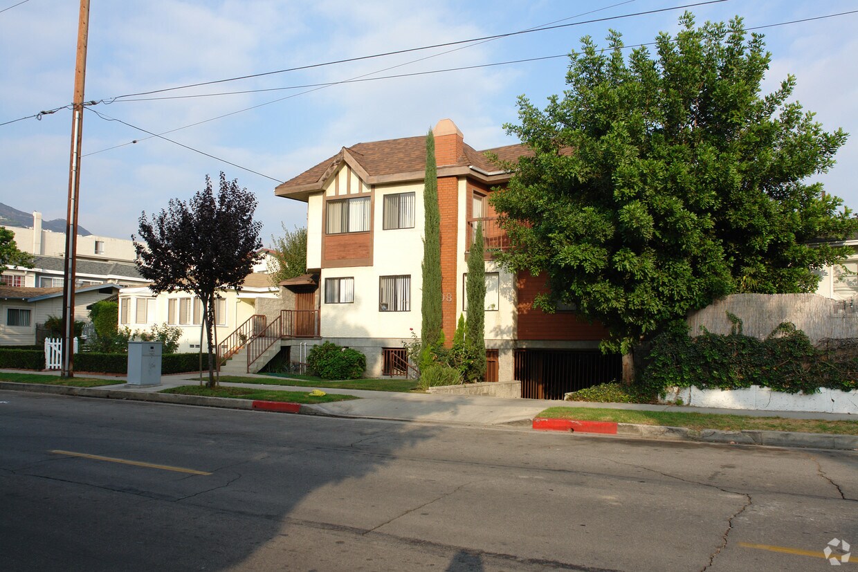 Foto del edificio - 1108 N Columbus Ave