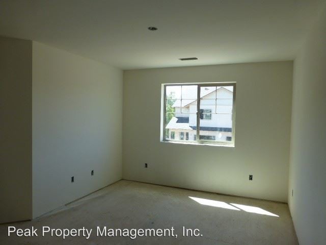 Building Photo - 38262 Hood St