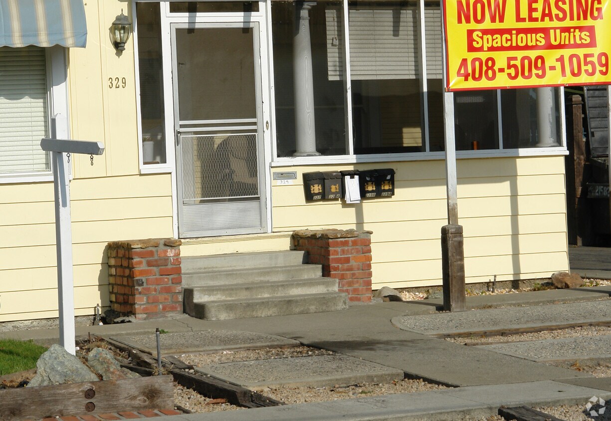 Foto del edificio - 329 Leigh Ave