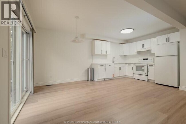 Photo du bâtiment - 1662 Fieldcrest Ln
