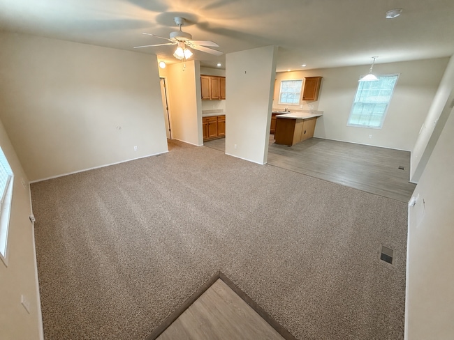 Building Photo - 504 Pettycoat Ln