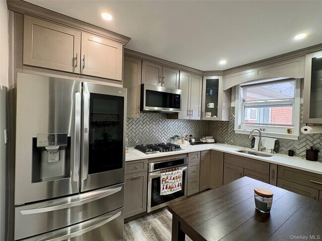 Foto del edificio - 264-48 Langston Ave