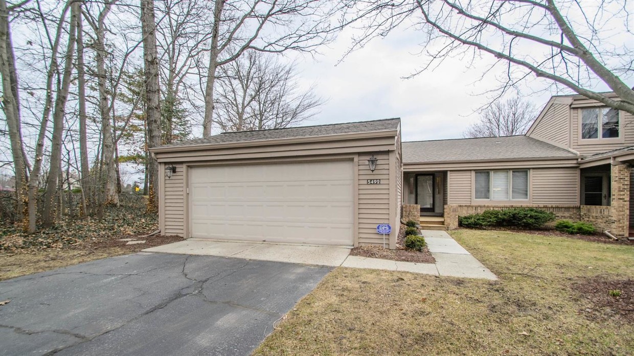 Foto principal - 5492 Parkgrove Rd