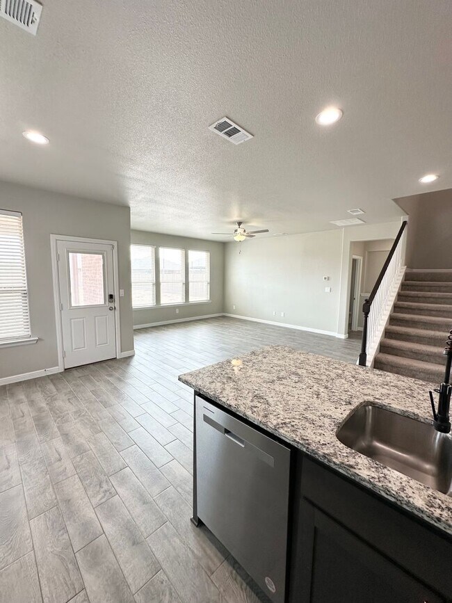 Foto del edificio - 4 Bed 3.5 Bath Ready To Rent ASAP!