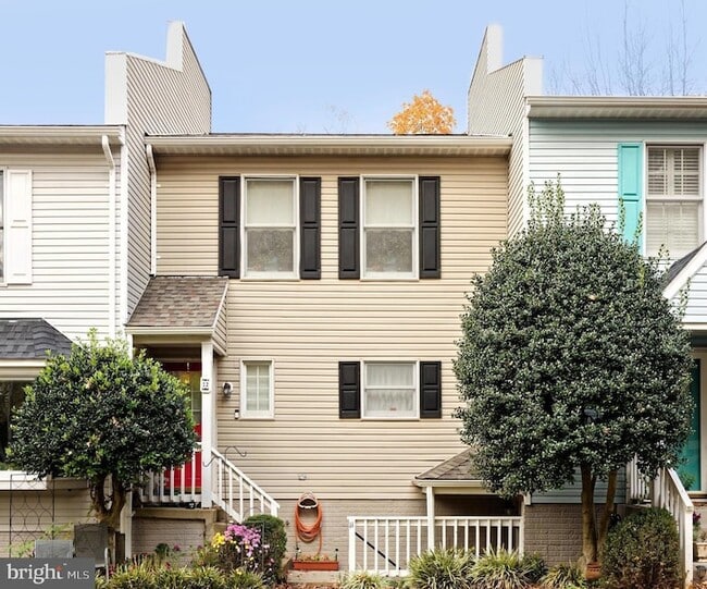 Photo - 11 Stonewall Ct Townhome