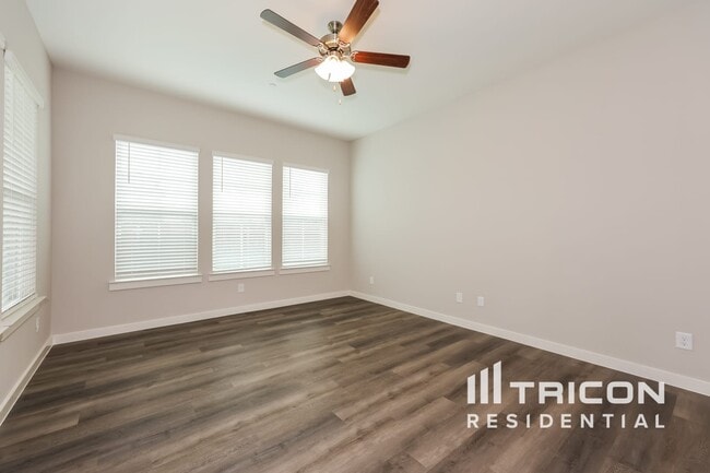 Foto del edificio - 305 Northall Ct