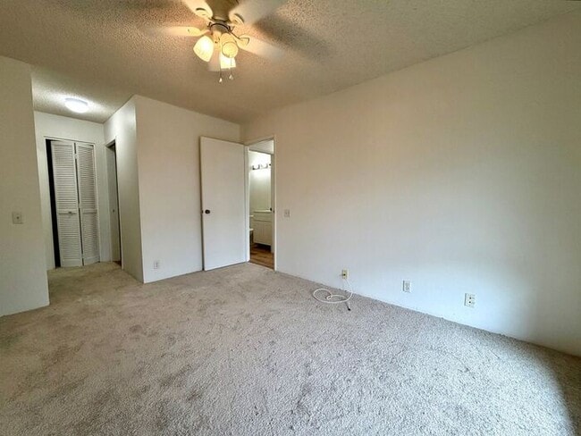 Building Photo - Ewa Beach - Palm Villas II: 2 Bed 1-1/2 Bath Townhouse w/ 2 Parking