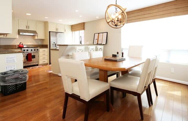 Foto del edificio - Ocean views, downtown, bay, lixury big SFH...