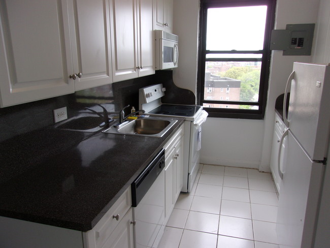 Building Photo - 2728 Henry Hudson Pky