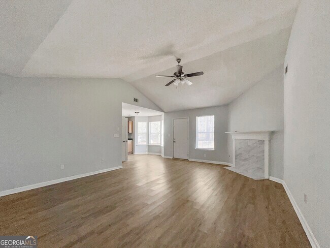 Foto del edificio - 615 Fieldcrest Dr