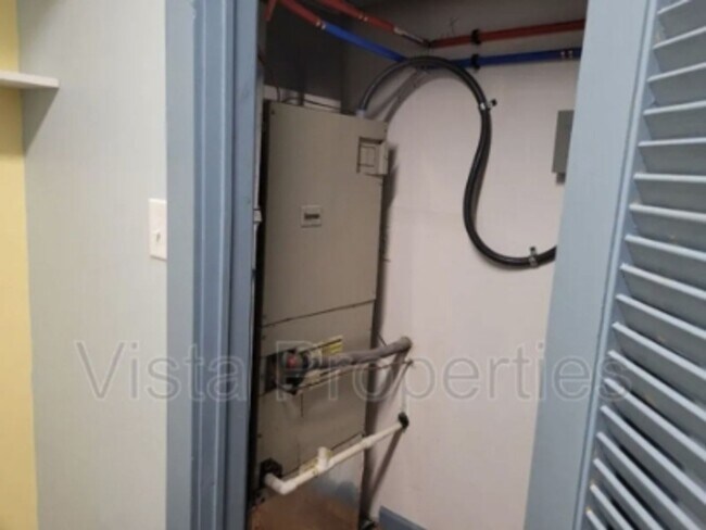 Foto del edificio - 6503 Elmwood St