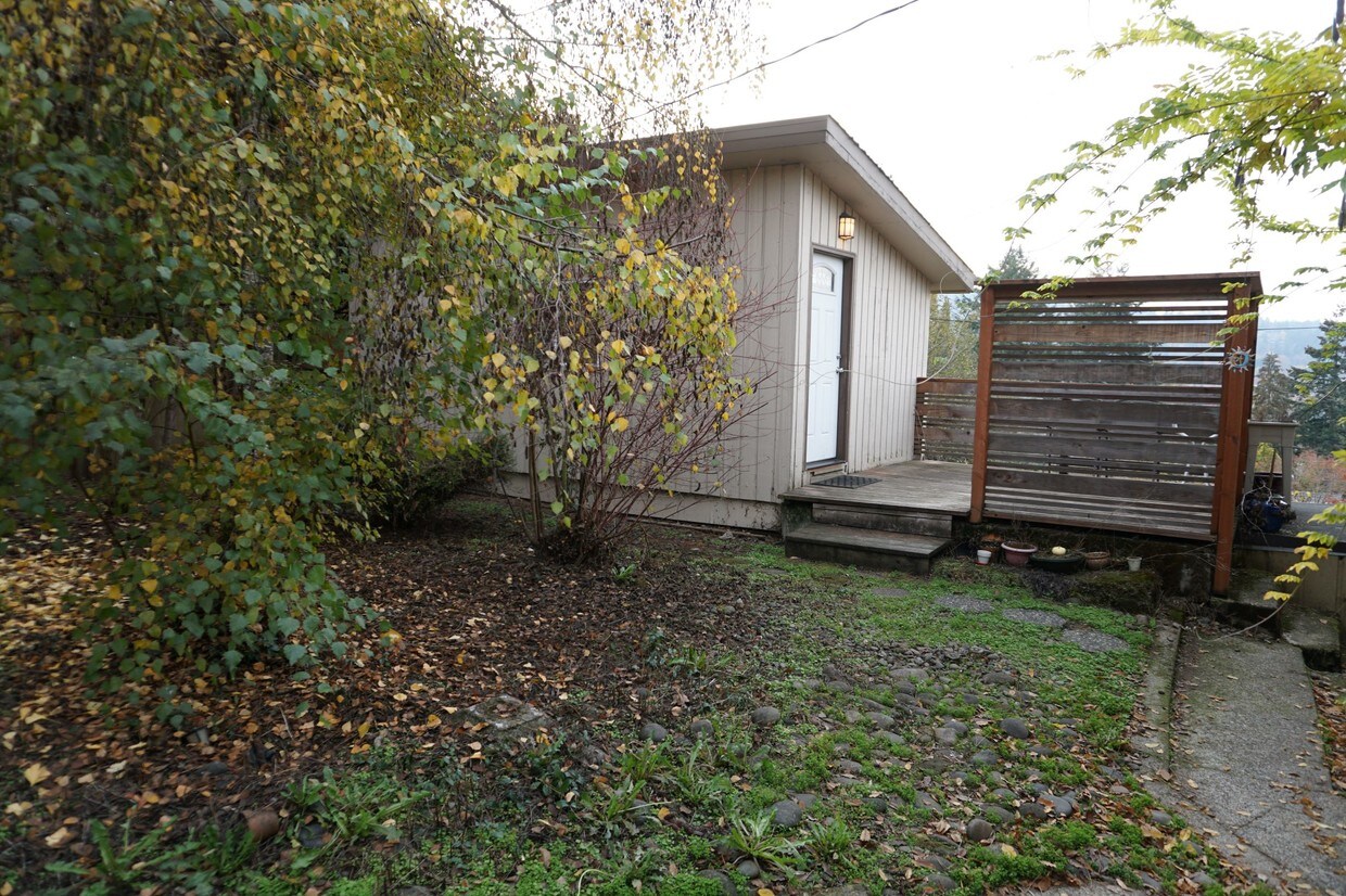 Primary Photo - 550 W 25th Pl