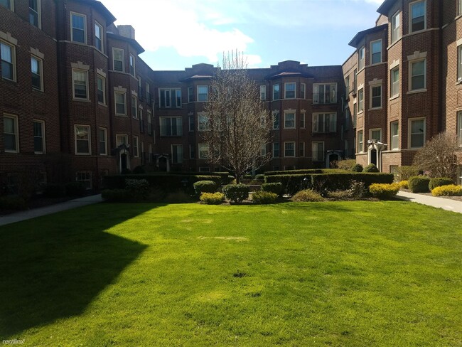 Building Photo - 1 br, 1 bath Apartment - 6932 S Crandon Ave