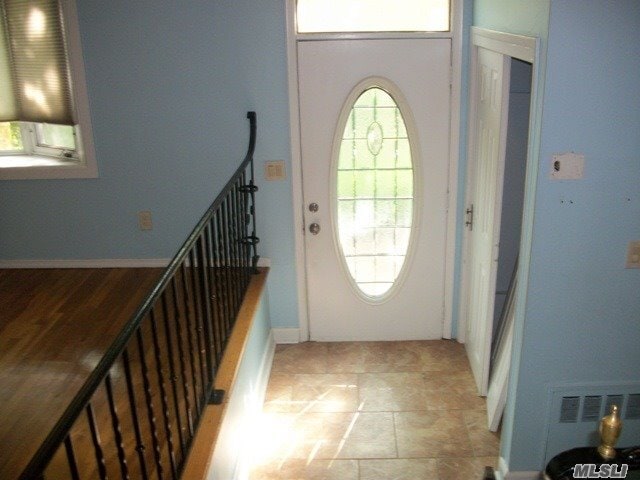 Building Photo - 32 Greenway Dr