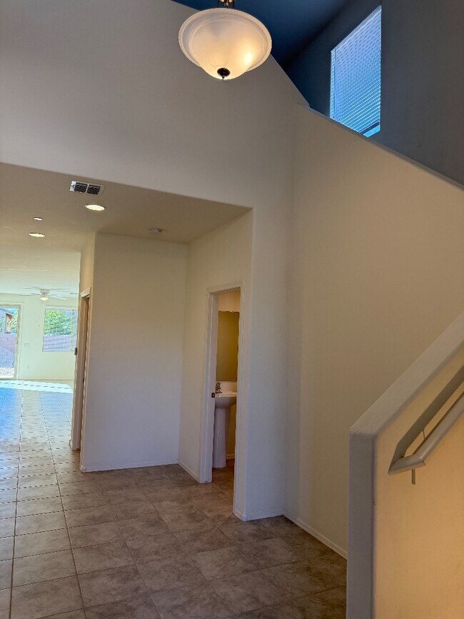 Foto del edificio - 7295 S Via Tierra Mesa