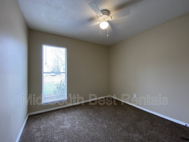 Building Photo - 491 Elmfield Cove