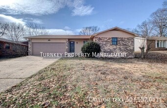 Building Photo - 17 Helen Dr