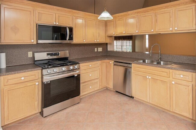 Foto del edificio - 7023 Yardley Dr