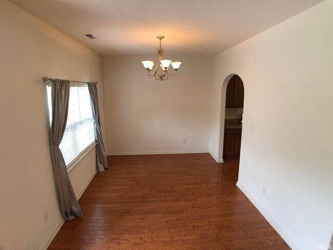 Building Photo - 405 Hanson Rd
