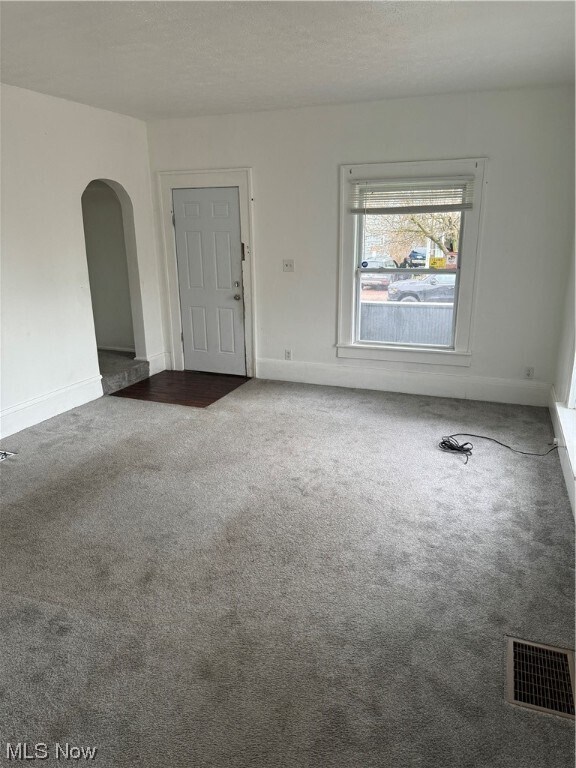 Building Photo - 895 Beardsley St