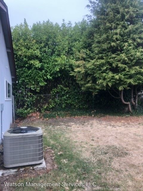 Foto del edificio - 3 br, 1.5 bath House - 1055 SW 13th