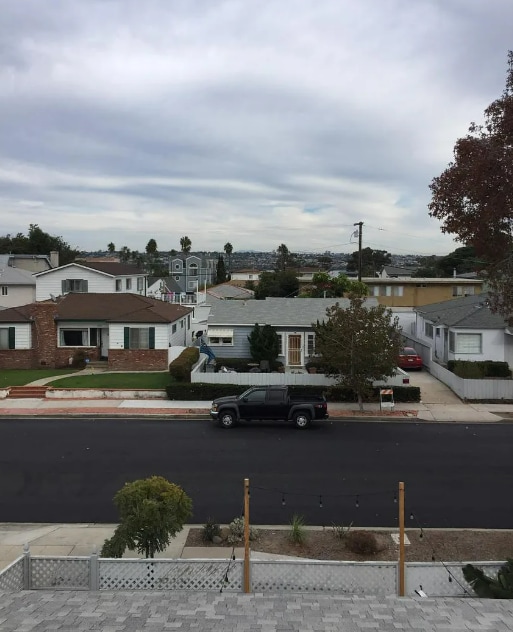 Building Photo - 2 Bed / 1 Bath Apartment – Prime Bay Park Location