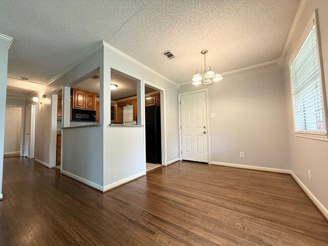 Building Photo - 9115 Oak Grove Ln