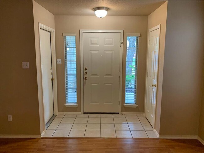 Foto del edificio - 11506 Bruce Jenner Ln