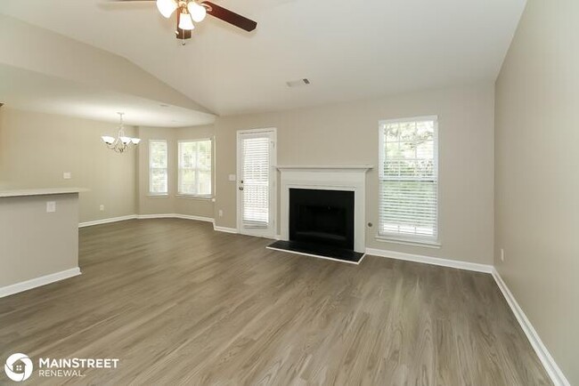 Foto del edificio - 5051 Larkspur Ln