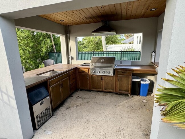 Foto del edificio - 1101 NE 18th Ct