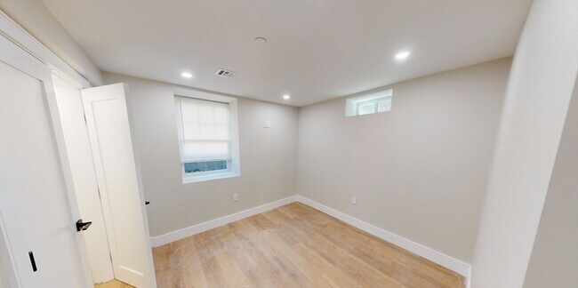 Building Photo - 93 Williston Rd