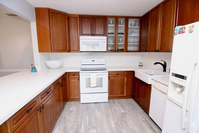 Building Photo - 1614 Shaker Cir