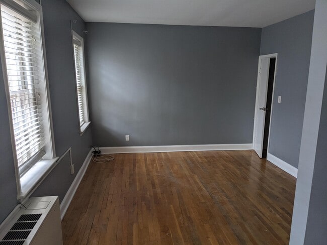 Building Photo - 115 E St