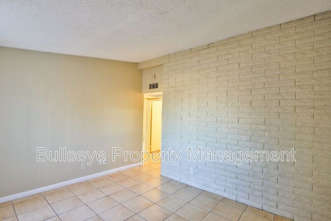 Building Photo - 47 W 6th Pl