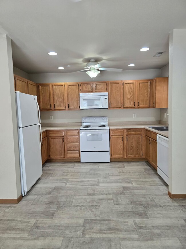 Building Photo - 16848B Hurricane Ln