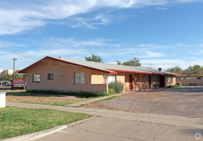 Close to Downtown - 161 E 2nd Ave Apartments