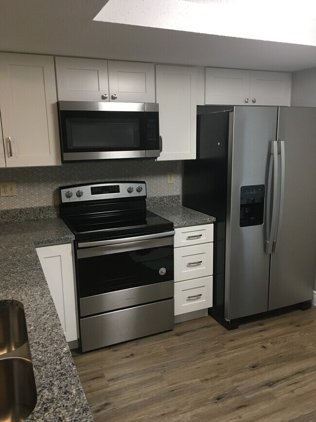 Foto del edificio - 7731 Danube Dr