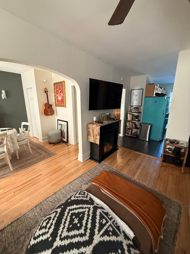 Foto del edificio - 3742 W Berteau Ave