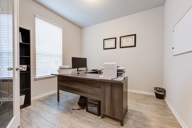 Foto del edificio - 3327 Etring Ln