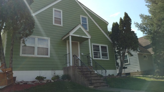 Building - 2229 Winnebago St
