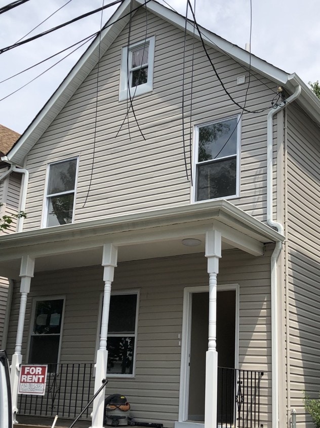 Front - 33 Hartwell St