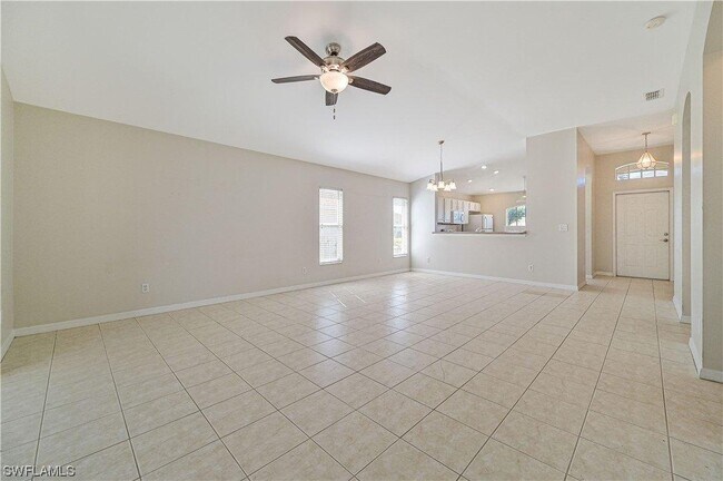 Foto del edificio - 15581 Beachcomber Ave
