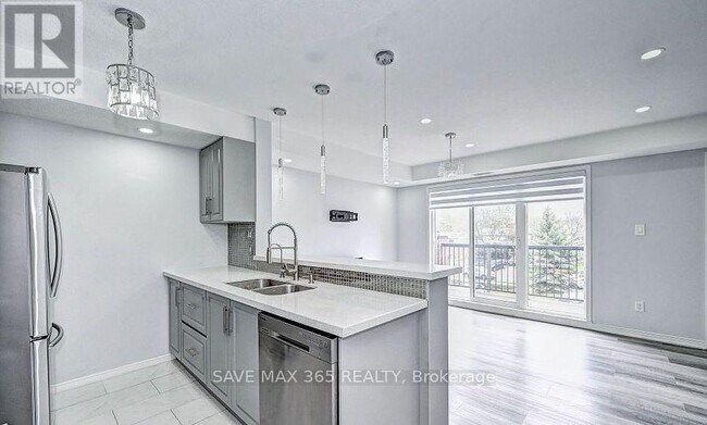 Building Photo - 45-45 Cedarhill Crescent