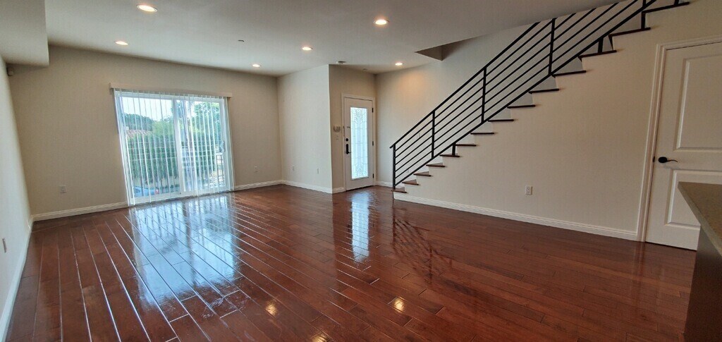 Primary Photo - 1488 Rexford Dr